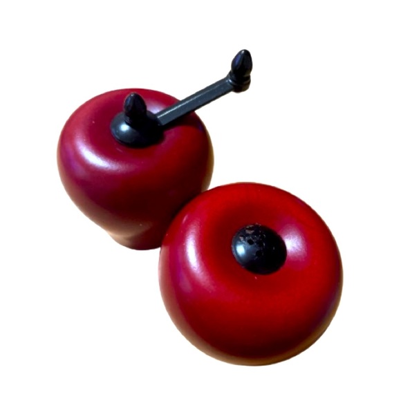 Cooks Club Red Apple Salt and Pepper Shakers, Wooden & Carbon SteelNWOT Vintage - Picture 3 of 3
